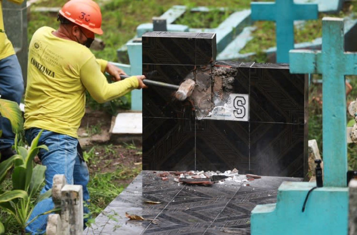El Salvador Destroying Gang Members Tombstones