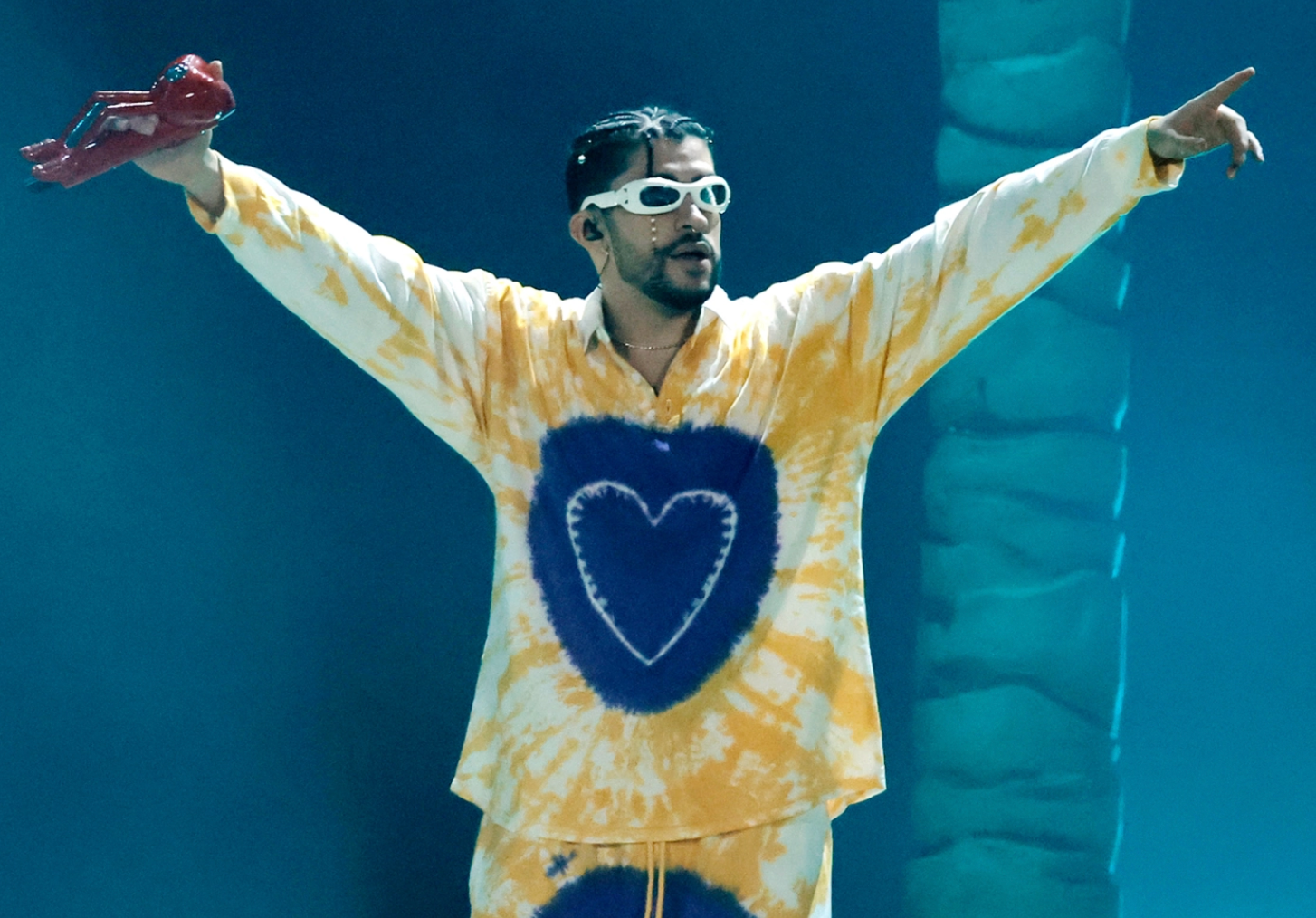 Bad Bunny & Nengo Flow drop ‘Gato de Noche’