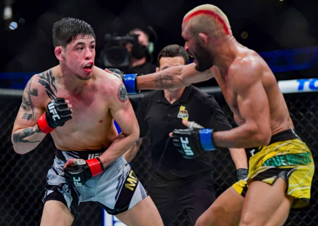 Brazilian Crowd Throw Drinks and Trash at Brandon Moreno After Win