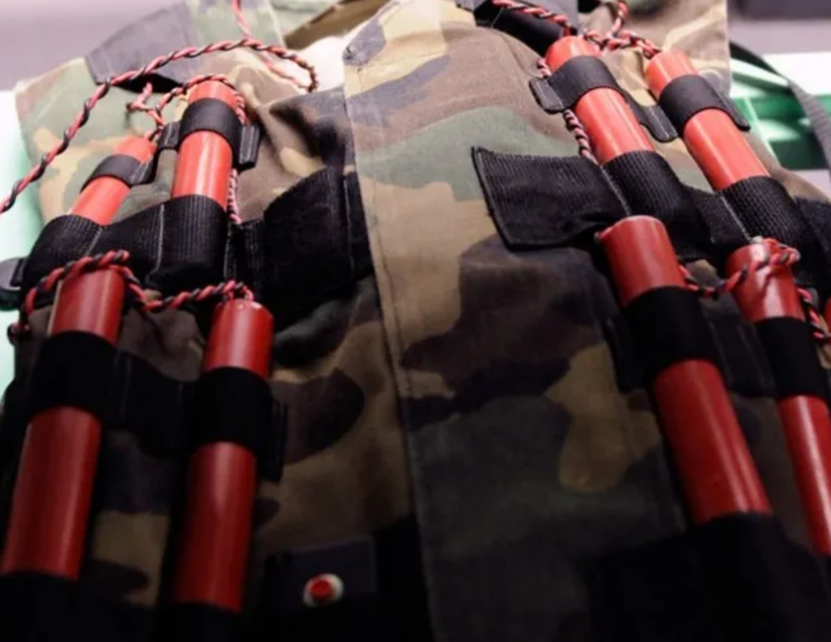 Ecuador Police Deactivate Explosive Device Taped to Guard