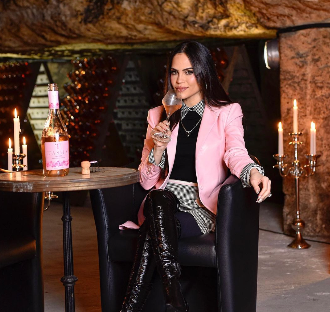 Natti Natasha Launches ‘Tasha’, a Sparkling Rosé from Bordeaux