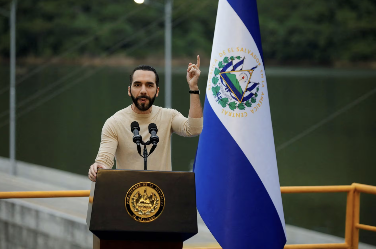 El Salvador’s president asks for leave of absence to seek reelection