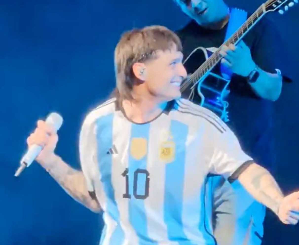 Peso Pluma upsets Mexican fans by hyping up Messi during concert