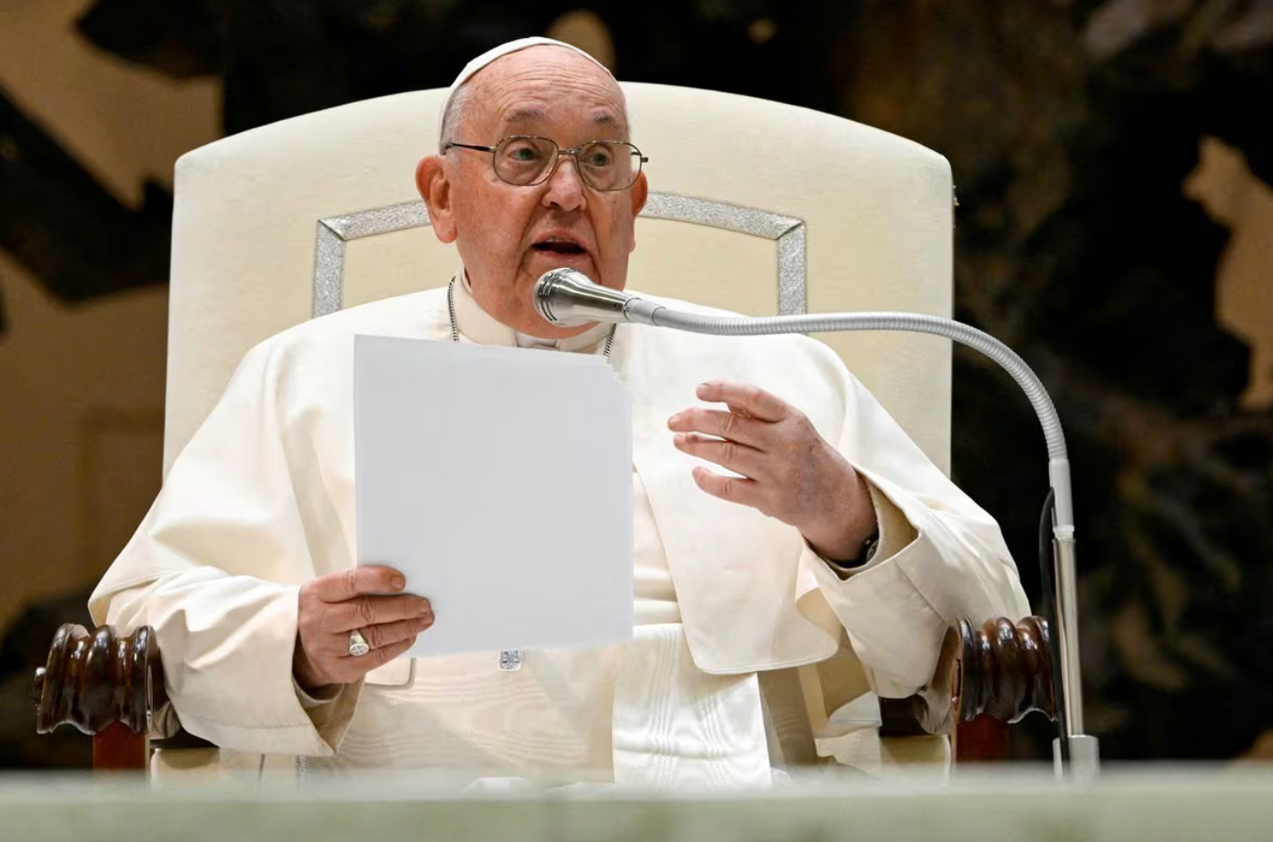 Pope says he hopes to visit “suffering” Argentina this year