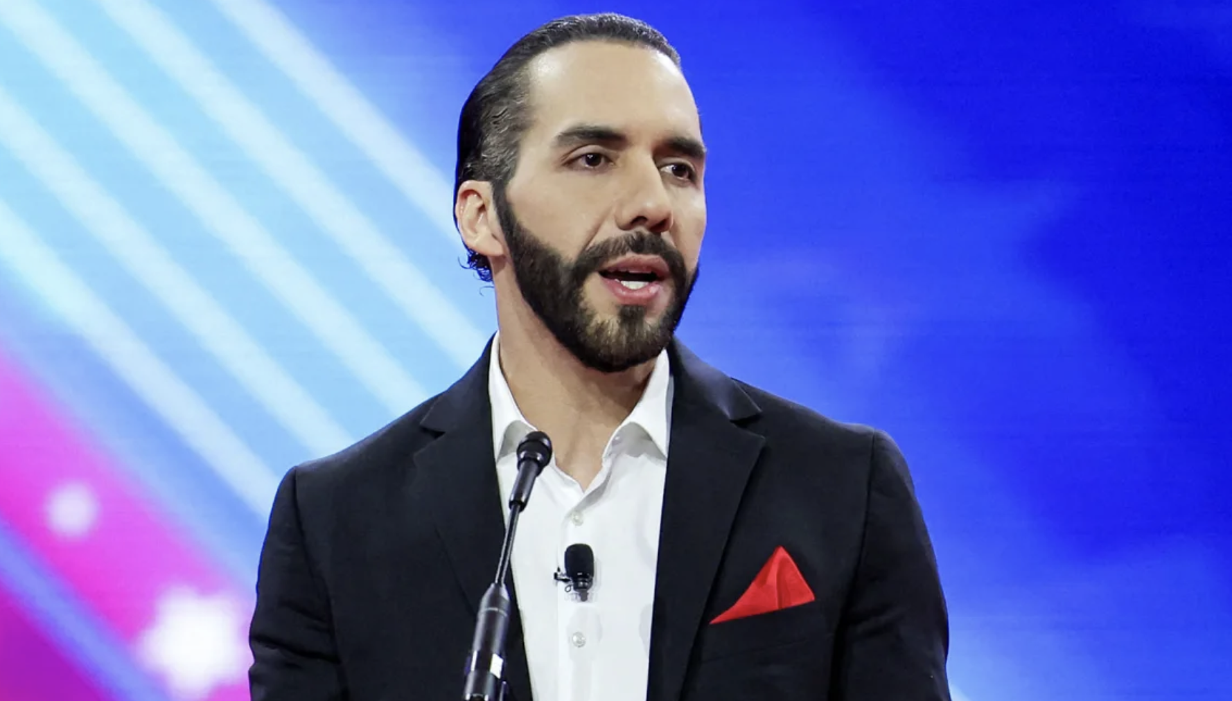 El Salvador offers 5,000 passports to skilled foreign workers