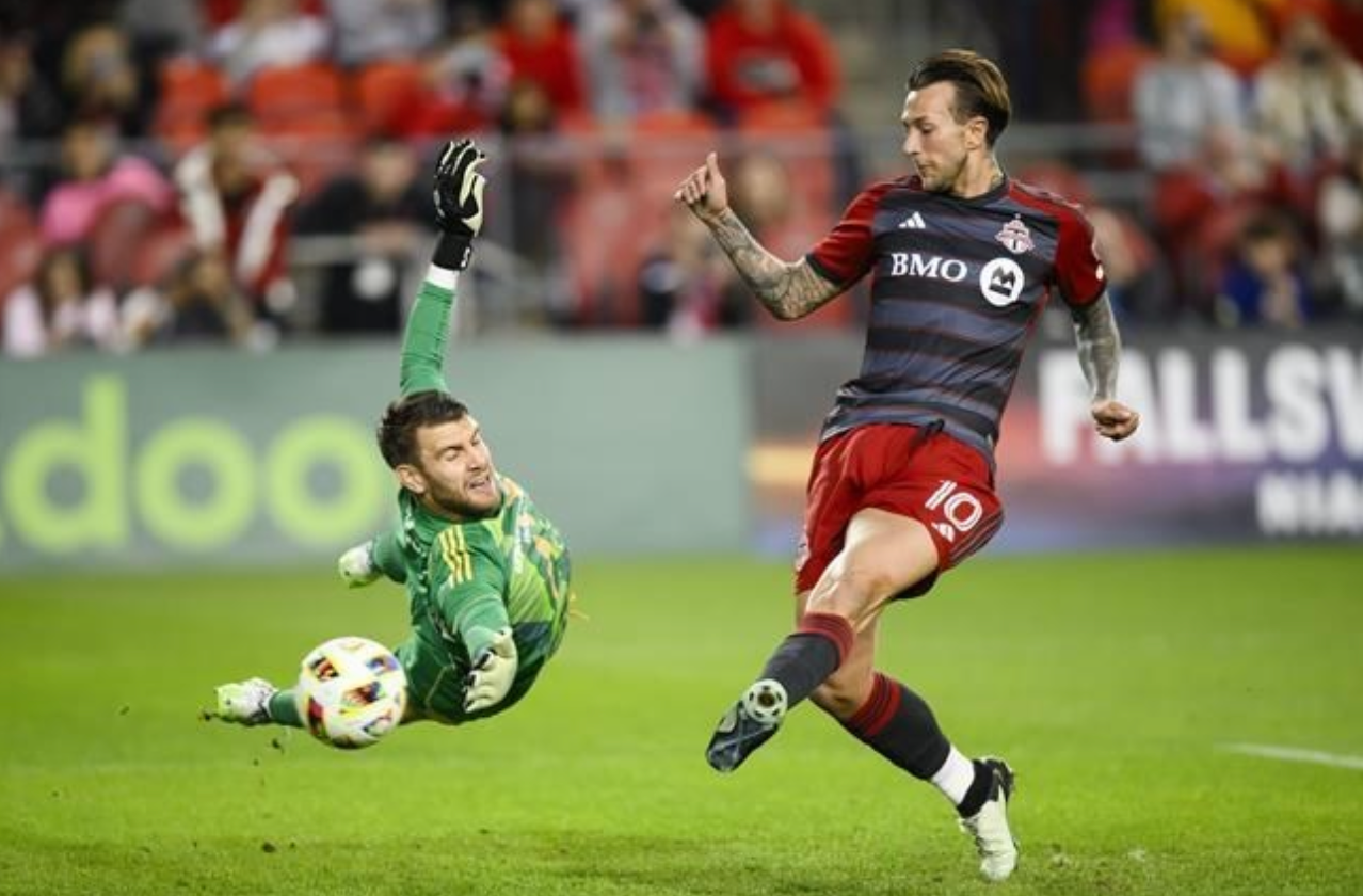 Bernardeschi scores two as Toronto beats Dallas