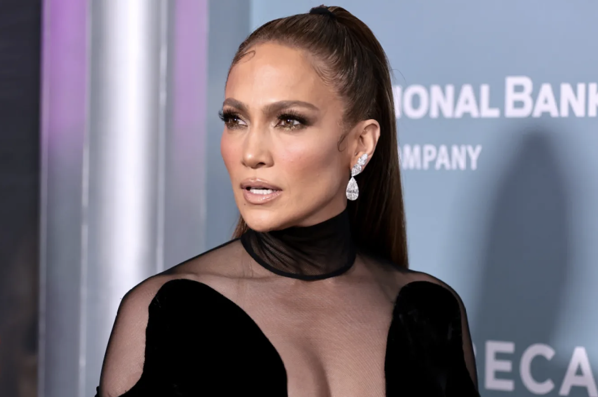 Reporter Asks Jennifer Lopez about Ben Affleck rumours at press conference