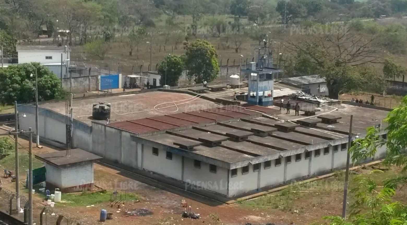 Guatemala to investigate guards after cash, crocodiles found in prison