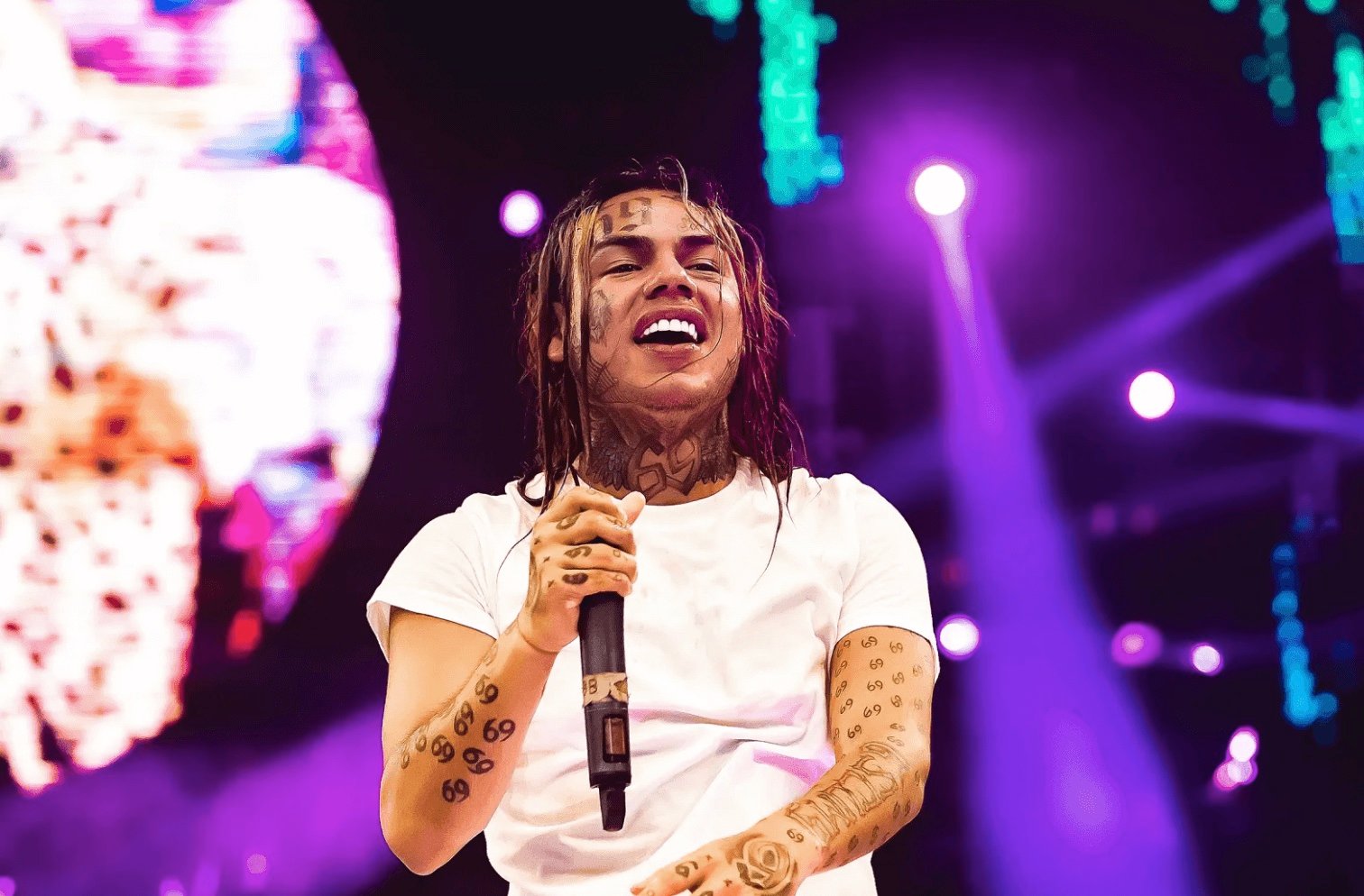 Tekashi 6ix9ine signs $6 Million record deal