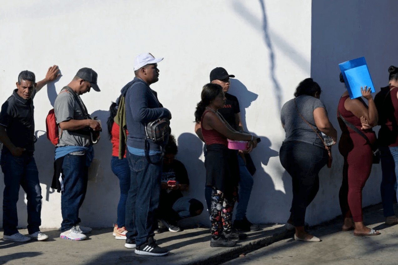 Trump looking to deport migrants to El Salvador