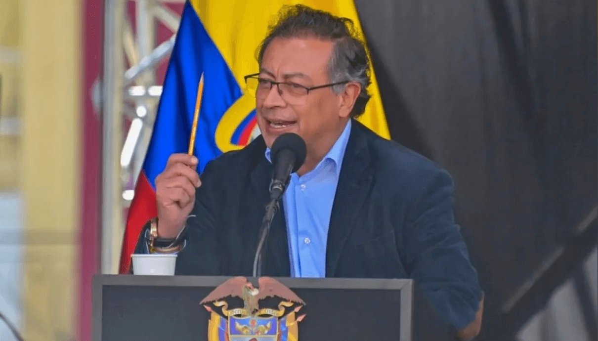 Colombian President claims cocaine is no worse than whisky