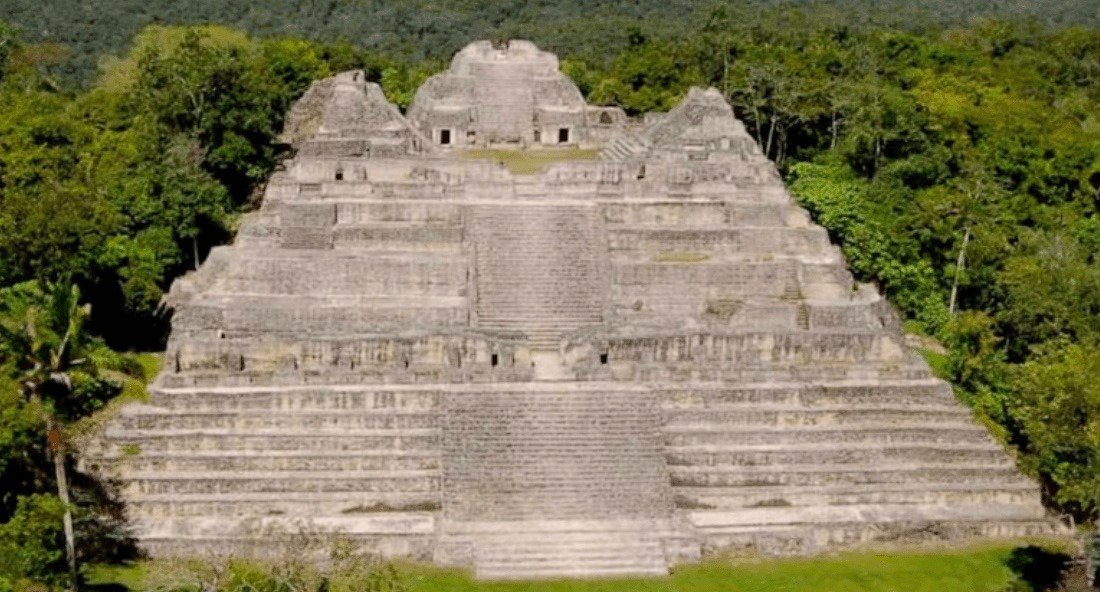 Archaeologists Uncover Tomb of Caracol’s First Maya Ruler After 40-Year S &hellip;