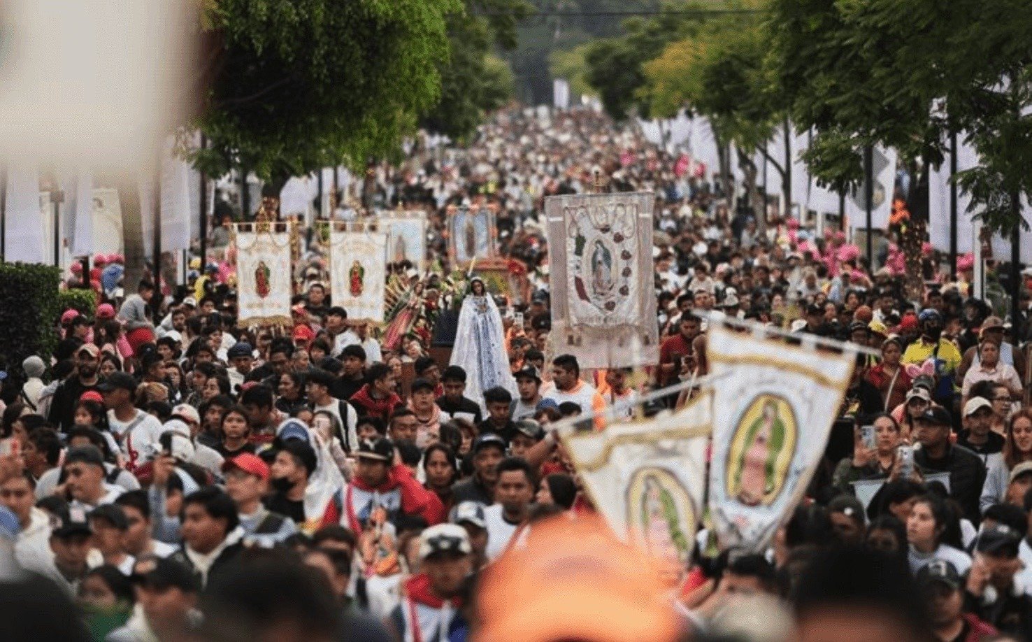 Thousands Gather in Mexico City to Honour the Virgin of Guadalupe
