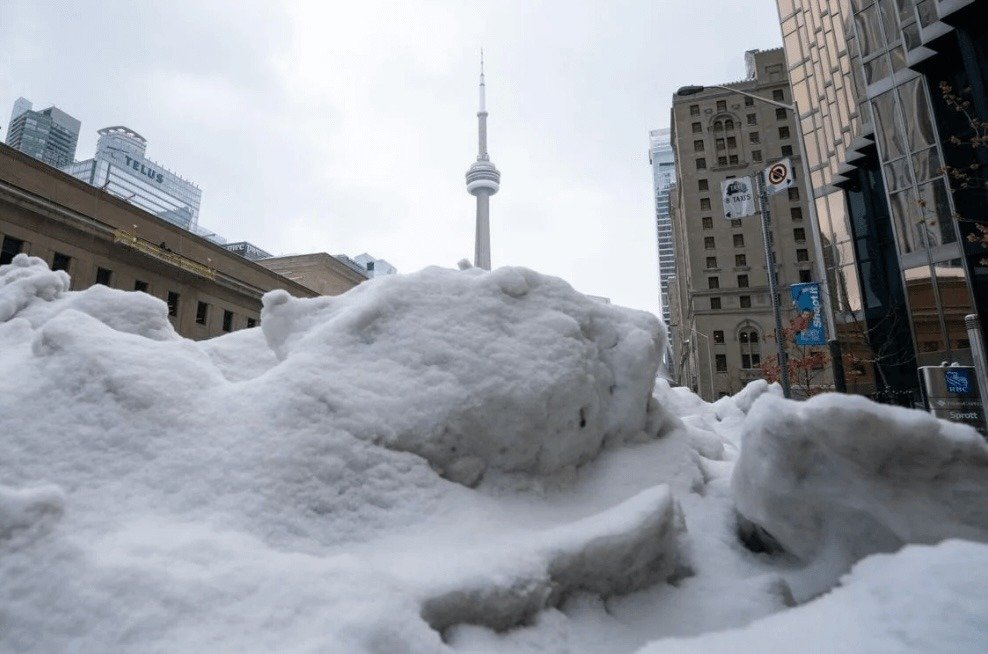 Toronto Buried: Record-Breaking Snowstorm Dumps Up to 50 cm Across the City